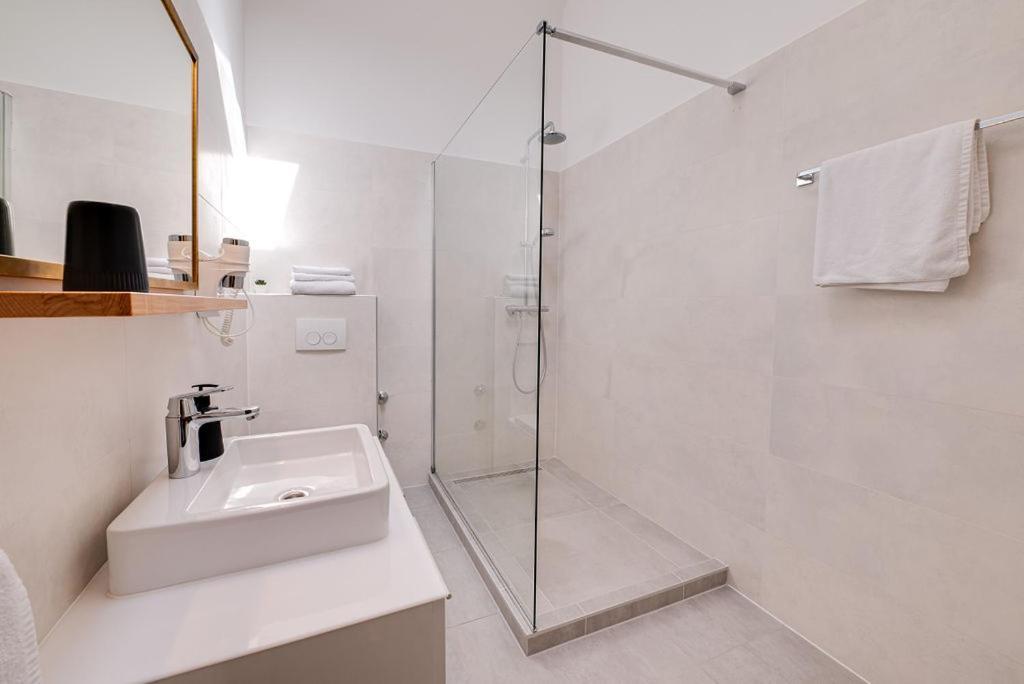 Bed & Breakfast Dosen III Baska  Bagian luar foto
