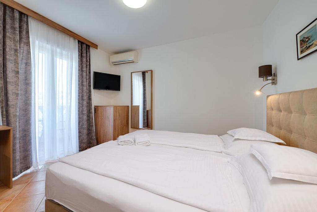 Bed & Breakfast Dosen III Baska  Bagian luar foto