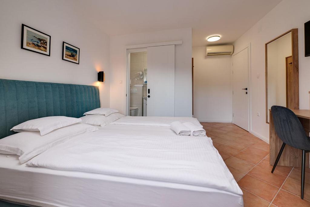 Bed & Breakfast Dosen III Baska  Bagian luar foto