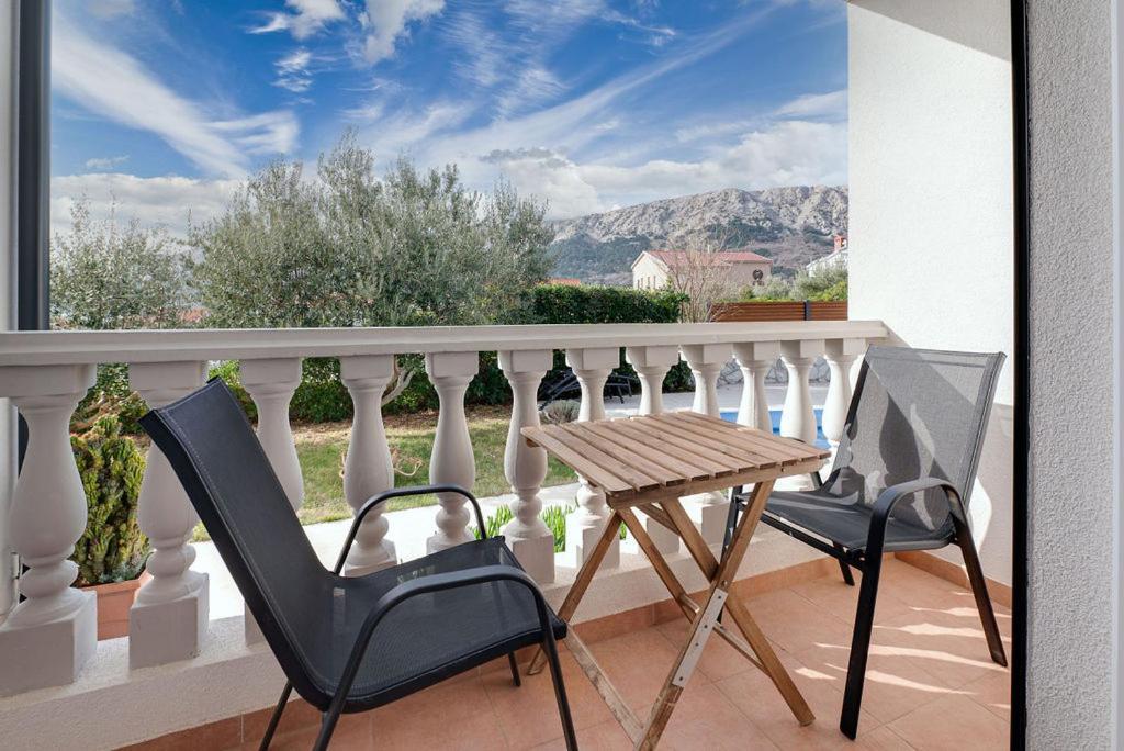 Bed & Breakfast Dosen III Baska  Bagian luar foto