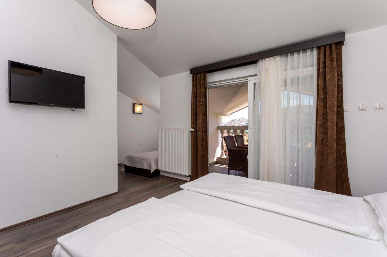 Bed & Breakfast Dosen III Baska  Bagian luar foto