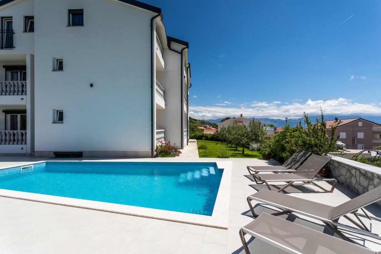 Bed & Breakfast Dosen III Baska  Bagian luar foto